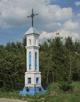 Kapliczka przydrożna, latarnia. Huta, gmina Baranów, powiat puławski.