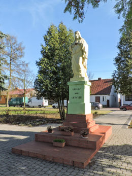 Kapliczka przydrożna z figurą Chrystusa. Przybyszew, gmina Promna, powiat białobrzeski.
