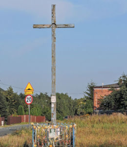 Krzyż przydrożny stojący u zbiegu ulic Nowa Wola Gołębiowska i Potkańskiego. Radom, Nowa Wola Gołębiowska, Radom.