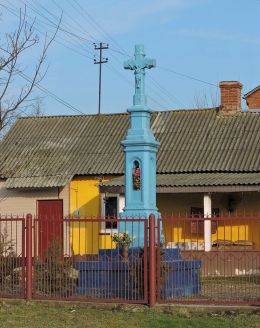Przydrożny krzyż kamienny. Dąbrówka Warszawska, gmina Wierzbica, powiat radomski.