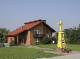 Krzyż przydrożny. Parznice, gmina Kowala, powiat radomski.