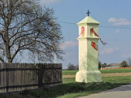 Przydrożna kapliczka latarniowa. Mirów Stary, gmina Mirów, powiat szydłowiecki.