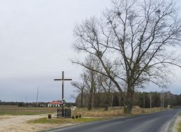 Krzyż na rozstaju dróg. Byszki, gmina Ujście, powiat pilski.