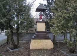 Kapliczka na rozstaju dróg z figurą Chrystusa. Ługi Ujskie, gmina Ujście, powiat pilski.