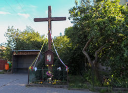 Przydrożny krzyż drewniany. Chrustowo, gmina Ujście, powiat pilski.