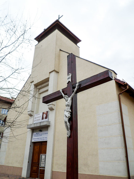 Krzyż pasyjny przy kościele Chrystusa Sługi przy ulicy Palacza. Poznań, Poznań.