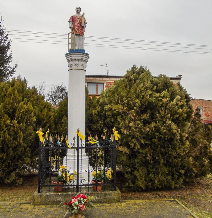 Przydrożna kapliczka kolumnowa św. Wawrzyńca z 1907 r. przy ulicy Szerokiej. Mieczewo, gmina Mosina, powiat poznanski.