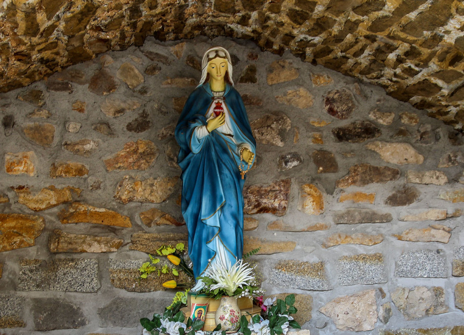 Grota Matki Bożej przy kościele św. Marcina. Jawor.