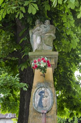 Przydrożna kapliczka słupowa, murowana. Jawiszów, gmina Kamienna Góra, powiat kamiennogorski.