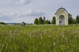 Przydrożna kapliczka Kalwarii Krzeszowskiej. Krzeszów, gmina Kamienna Góra, powiat kamiennogorski.