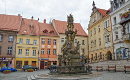 Kolumna Trójcy Świętej, z 1736 roku, rynek. Bystrzyca Kłodzka, powiat kłodzki, woj. dolnośląskie.