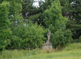 Kapliczka polna z figurą Świętego Jana Nepomucena. Stary Wielisław, gmina Kłodzko. powiat kłodzki.