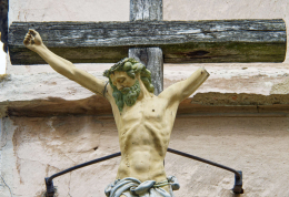 Fragment krzyża kamiennego. Stary Wielisław, gmina Kłodzko. powiat kłodzki.