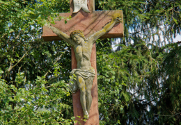 Fragment krzyża kamiennego. Stary Wielisław, gmina Kłodzko. powiat kłodzki.