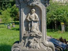 Fragment krzyża kamiennego. Stary Wielisław, gmina Kłodzko. powiat kłodzki.