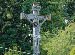 Fragment krzyża metalowego. Szalejów Dolny, gmina Kłodzko. powiat kłodzki.