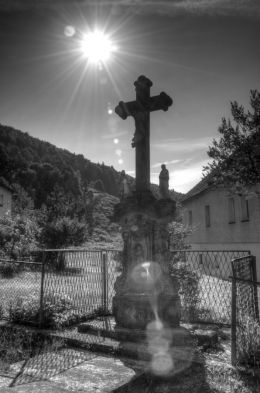 Przydrożny krzyż kamienny. Wójtowice, gmina Kłodzko, powiat kłodzki.