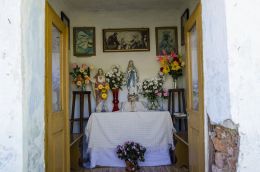 Kapliczka przydrożna domkowa, wnętrze. Suszyna, gmina Radków. powiat kłodzki.