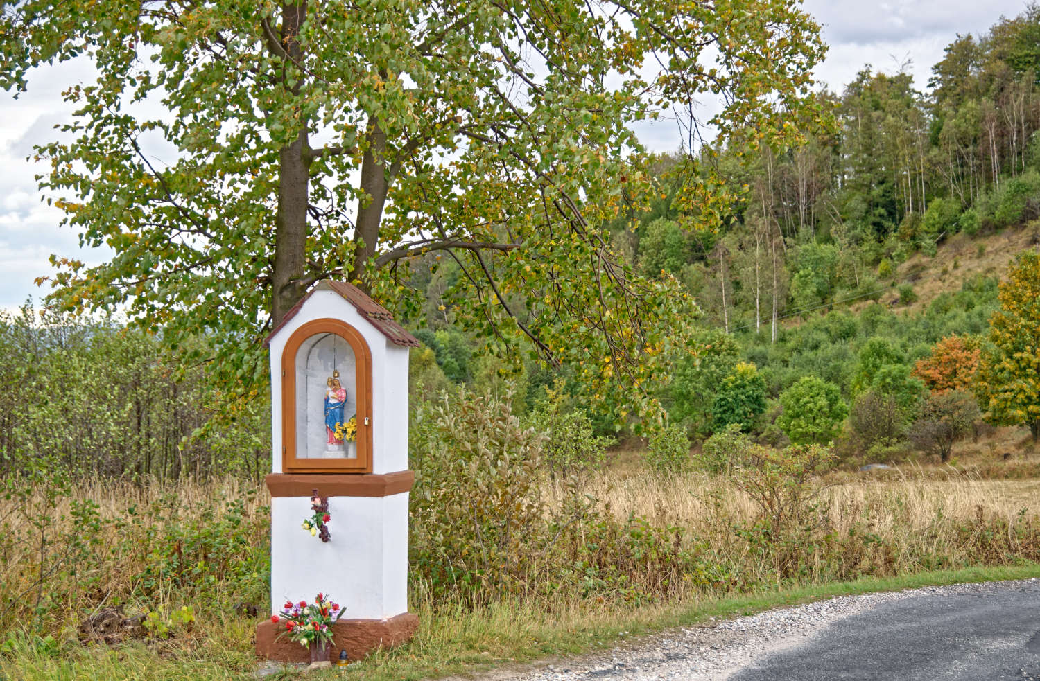 Kapliczka przydrożna, murowana. Idzików, gmina Bystrzyca Kłodzka, powiat kłodzki, woj. dolnośląskie.