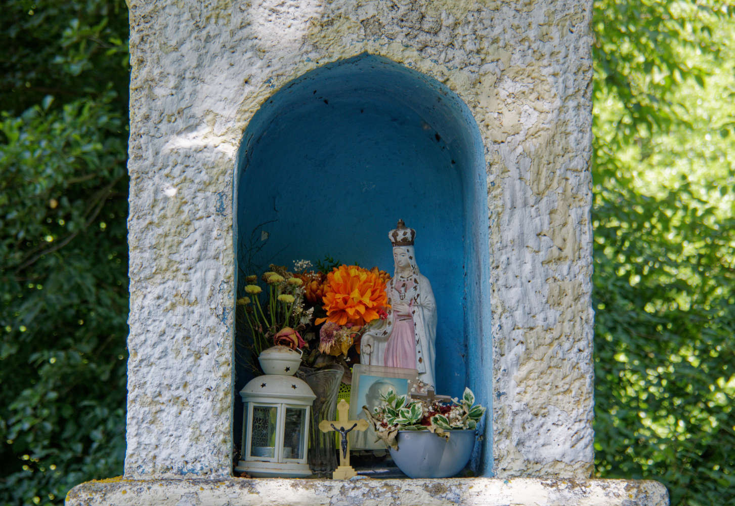 Fragment kapliczka przydrożnej. Polanica-Zdrój. powiat kłodzki.