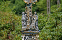 Fragment krzyża przydrożnego. Wojciechów, gmina Lubomierz. powiat lwówecki.