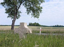 Krzyż pokutny. Komorów, gmina Świdnica, powiat Świdnicki, woj. dolnośląskie.