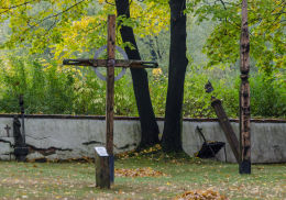 Przydrożny krzyż drewniany. Krzyżowa, gmina Świdnica, powiat świdnicki.