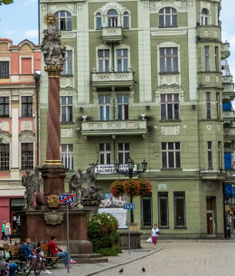 Barokowa kolumna św. Trójcy z drugiej połowy XVII wieku. Fundator Joachim von Sinzendorf. Świdnica, powiat świdnicki.