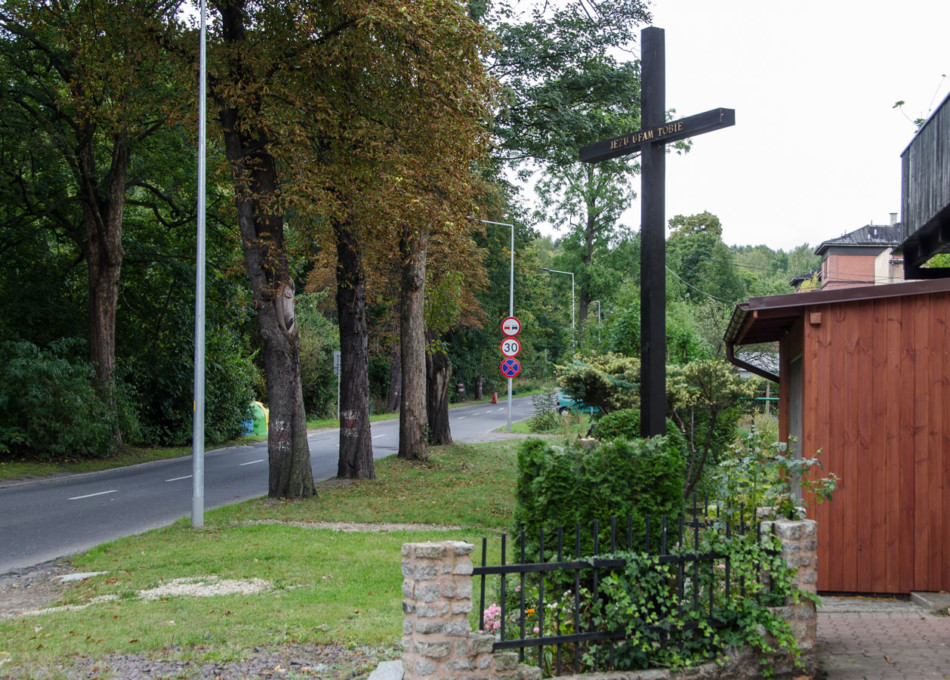Krzyż przydrożny przy ulicy Moniuszki. Wałbrzych, Wałbrzych.