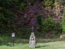 Krzyż przydrożny, metalowy. Kowalowa, gmina Mieroszów, powiat wałbrzyski.