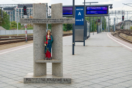 Kapliczka św. Katarzyny Aleksandryjskiej, patronki kolejarzy. Wrocław. Powiat wrocław, woj. dolnośląskie.