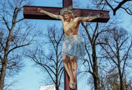 Krzyż z Chrystusem z blachy przy Placu Wyzwolenia. Wrocław, Osobowice. Wrocław.