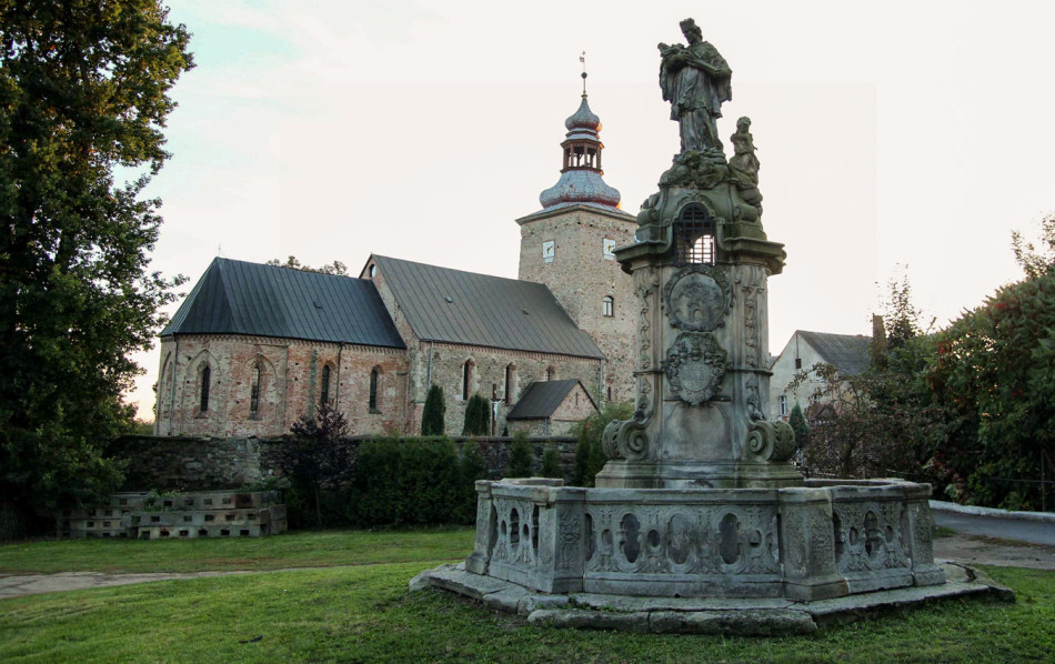 Pomnik św. Jana Nepomucena z 1733 r. Tyniec nad Ślęzą, gmina Kobierzyce, powiat wrocławski.