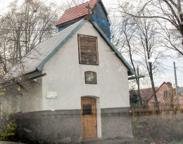 Kapliczka domkowa z początku XIXw. Dobków, gmina Świerzawa, powiat złotoryjski.