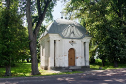 Kapliczka przydrożna domkowa, murowana. Mieniany, gmina Hrubieszów, powiat hrubieszowski.