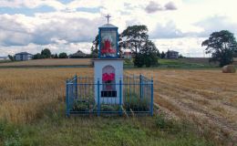 Kapliczka oszklona na murowanym cokole. Wola Chomejowa, gmina Borki. powiat radzyński.