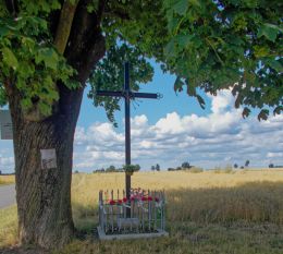 Przydrożny krzyż metalowy. Wola Chomejowa, gmina Borki. powiat radzyński.