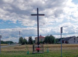 Przydrożny krzyż metalowy. Wola Chomejowa, gmina Borki. powiat radzyński.