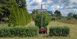 Przydrożny krzyż metalowy. Wola Chomejowa, Kolonia Północna, gmina Borki. powiat radzyński.