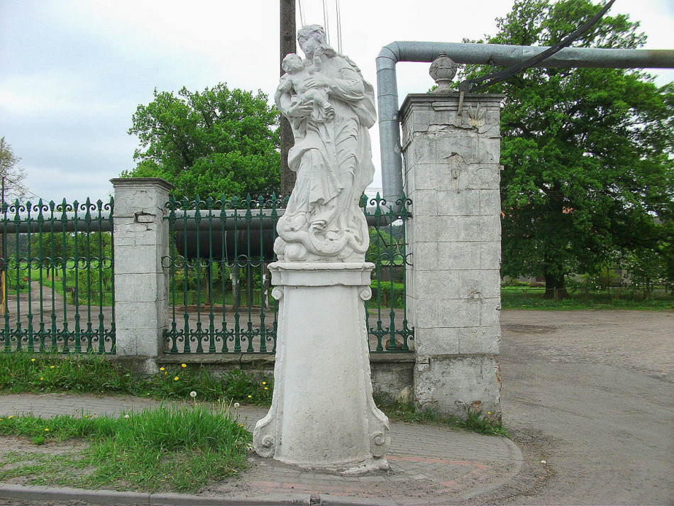 Barokowa figura Matki Boskiej z XVIII w. Stare Strącze, gmina Sława, powiat wschowski.