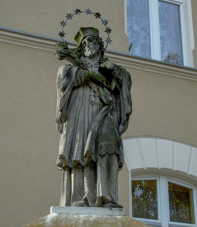 Barokowa figura św. Jana Nepomucena z 1732 r. Wschowa, powiat wschowski.