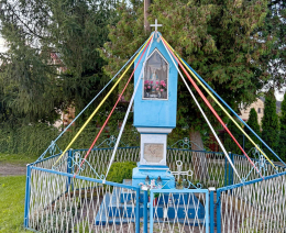 Kapliczka murowana z figurką Matki Bożej, 1918 r. Gola, gmina Sława, powiat wschowski, woj. lubuskie.