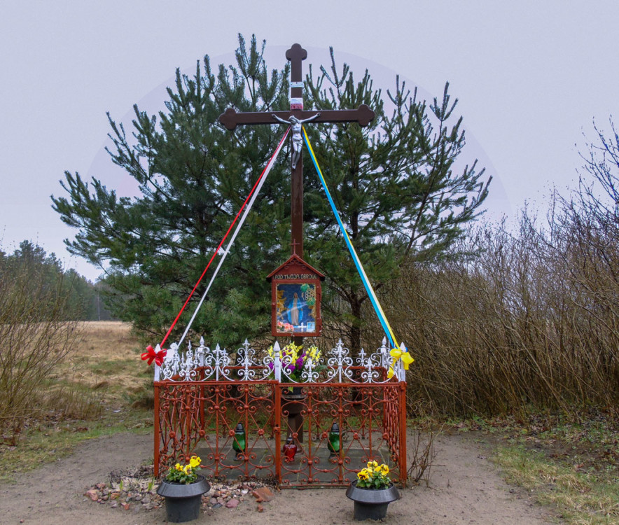 Krzyż przydrożny z kapliczką Matki Boskiej. Nowy Jaromierz, gmina Kargowa, powiat zielonogórski.