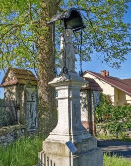 Przydrożna kapliczka z figurą św. Jana Nepomucena, 1772 r. Wygiełzów, gmina Babice, powiat chrzanowski, woj. małopolskie.