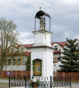 Figura św. Jana Nepomucena w pobliżu kościoła Wszystkich Świętych. Dąbrowa Tarnowska, powiat dąbrowski, woj. małopolskie.