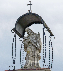 Figura św. Jana Nepomucena, u. Kościelna. Dąbrowa Tarnowska, powiat dąbrowski, woj. małopolskie.