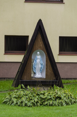 Kapliczka drewniana. Brunary, gmina Uście Gorlickie. Powiat gorlicki, woj. małopolskie.