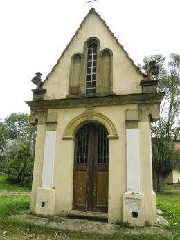 Przydrożna barokowa kapliczka z 1824 r. Kalwaria Zebrzydowska, powiat wadowicki.