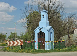 Przydrożna kapliczka domkowa murowana. Kadłubska Wola, gmina Radzanów, powiat białobrzeski.