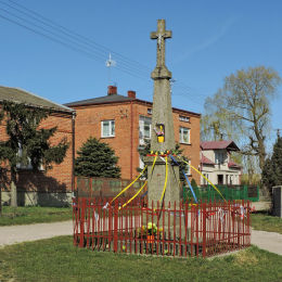 Krzyż przydrożny. Borowe , gmina Warka, powiat grójecki.